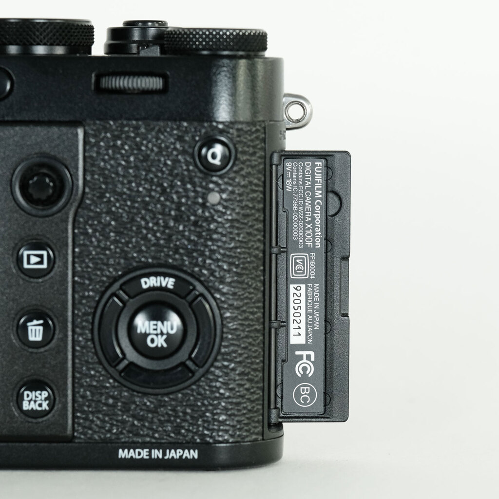 FUJIFILM X100F ブラック