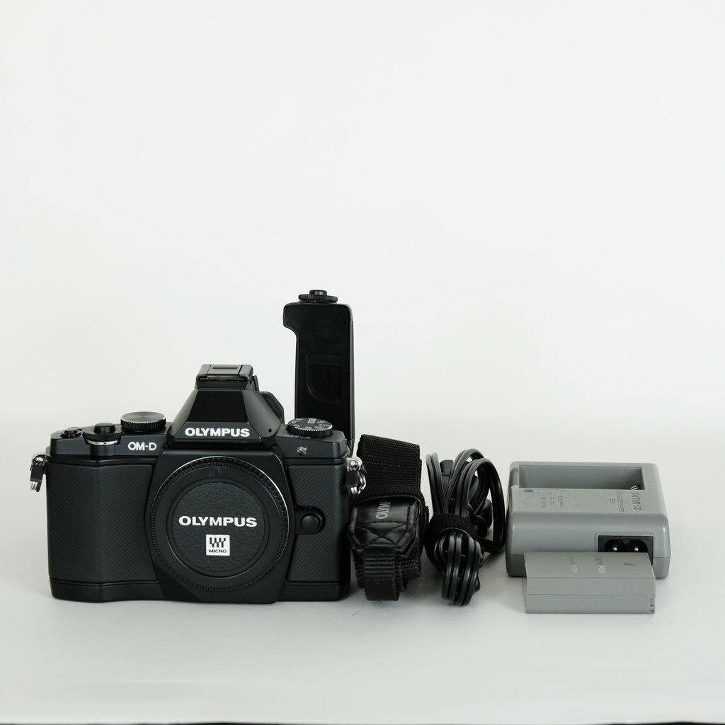 OLYMPUS OM-D E-M5 ボディ ブラック