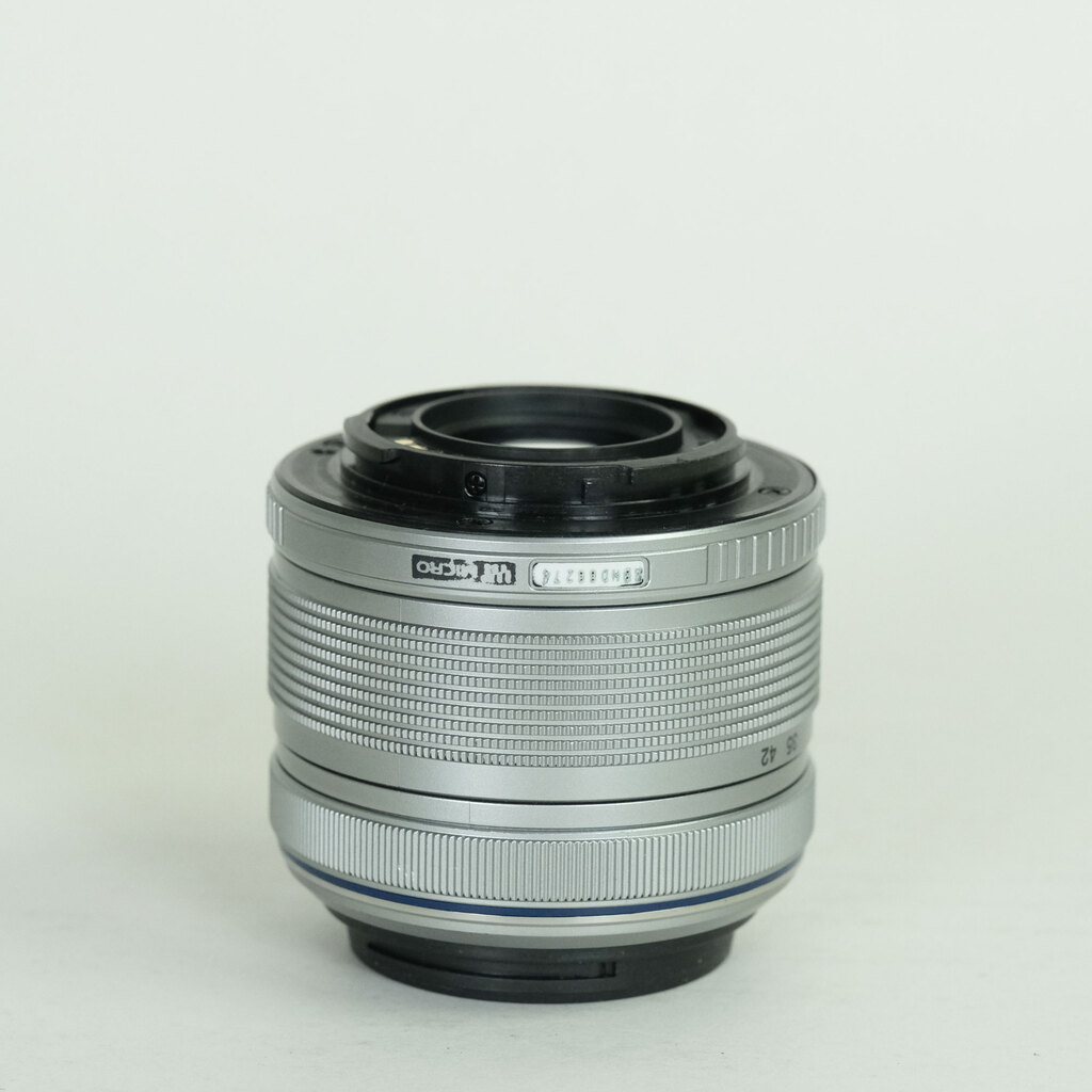 OLYMPUS M.ZUIKO DIGITAL 14-42mm F3.5-5.6IIR シルバー OLYMPUS M.ZUIKO DIGITAL 14-42mm F3.5-5.6IIR シルバー