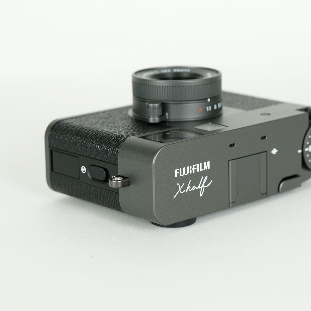 FUJIFILM X half X-HF1