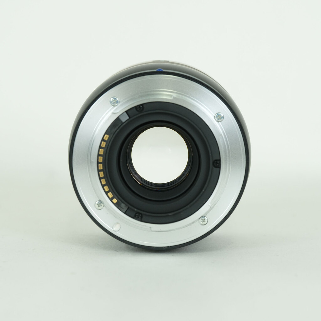 Carl Zeiss Touit 32mm F1.8(ソニーE用) Carl Zeiss Touit 32mm F1.8(ソニーE用)