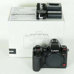 Panasonic LUMIX DC-S1M2ES ボディ