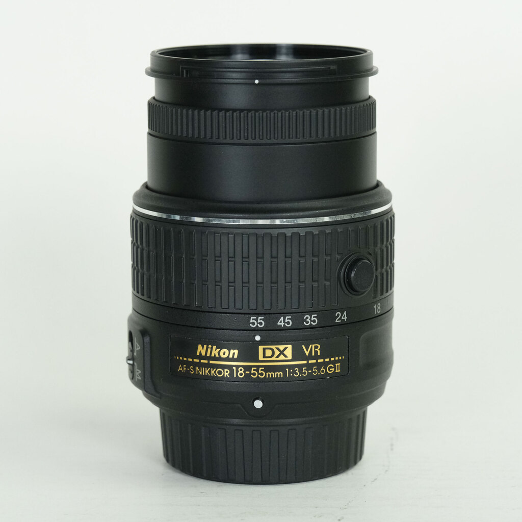 Nikon AF-S DX NIKKOR 18-55mm f3.5-5.6G VR II Nikon AF-S DX NIKKOR 18-55mm f3.5-5.6G VR II