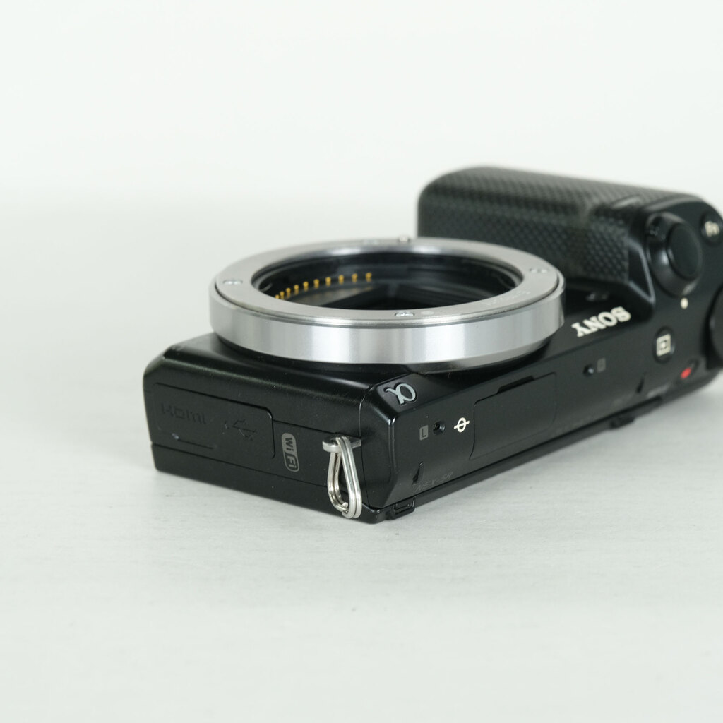 SONY α NEX-5R ボディ SELP1650 ズームレンズ ブラック SONY α NEX-5R ボディ ブラックの出品 | ONE SCENE（ワンシーン）