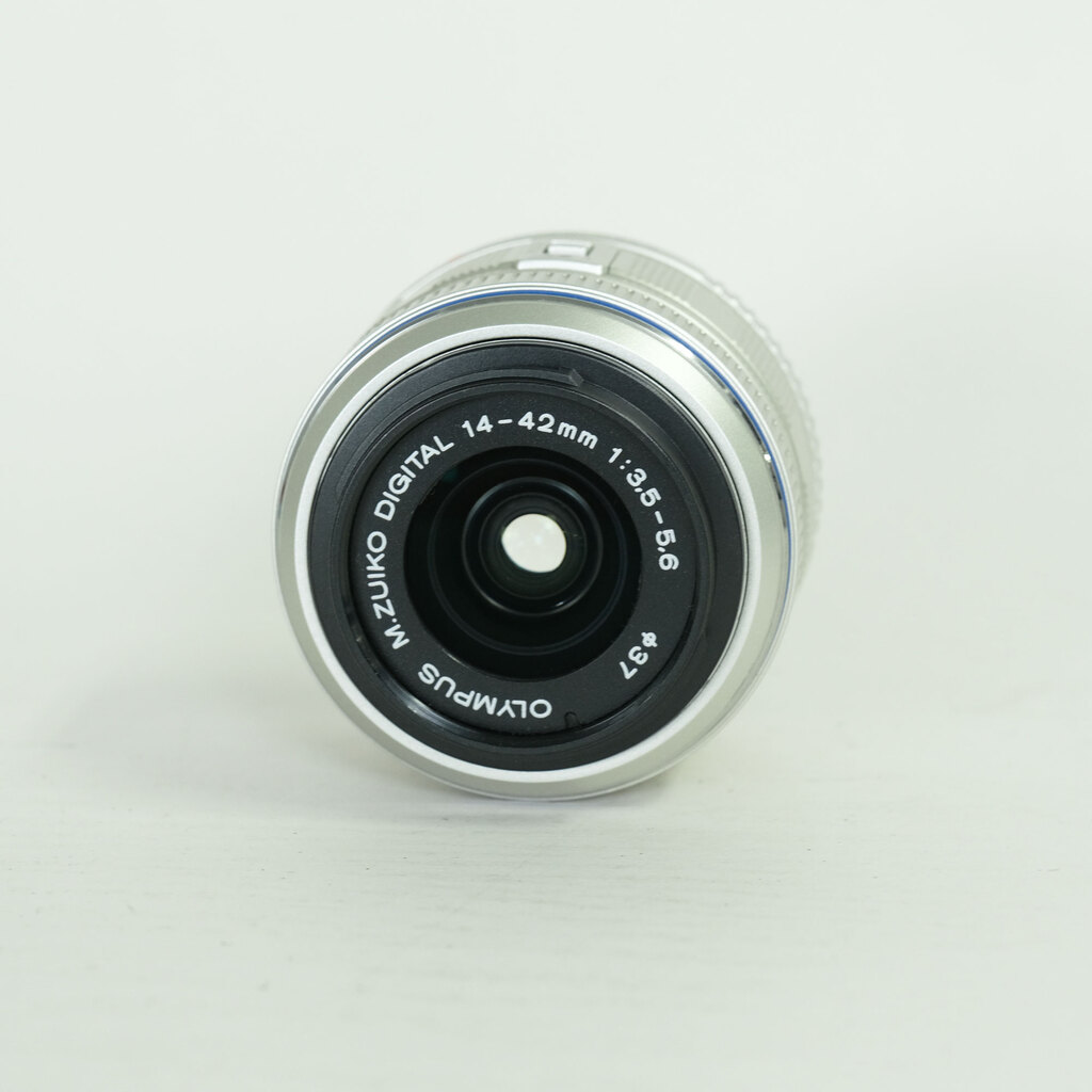 OLYMPUS M.ZUIKO DIGITAL 14-42mm F3.5-5.6 II シルバー