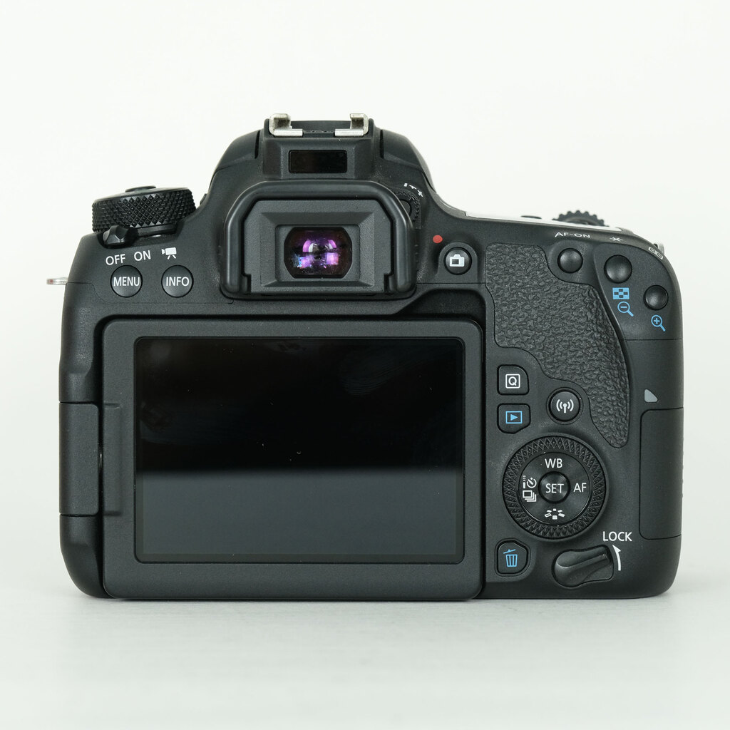 Canon EOS 9000D [�{�f�B]