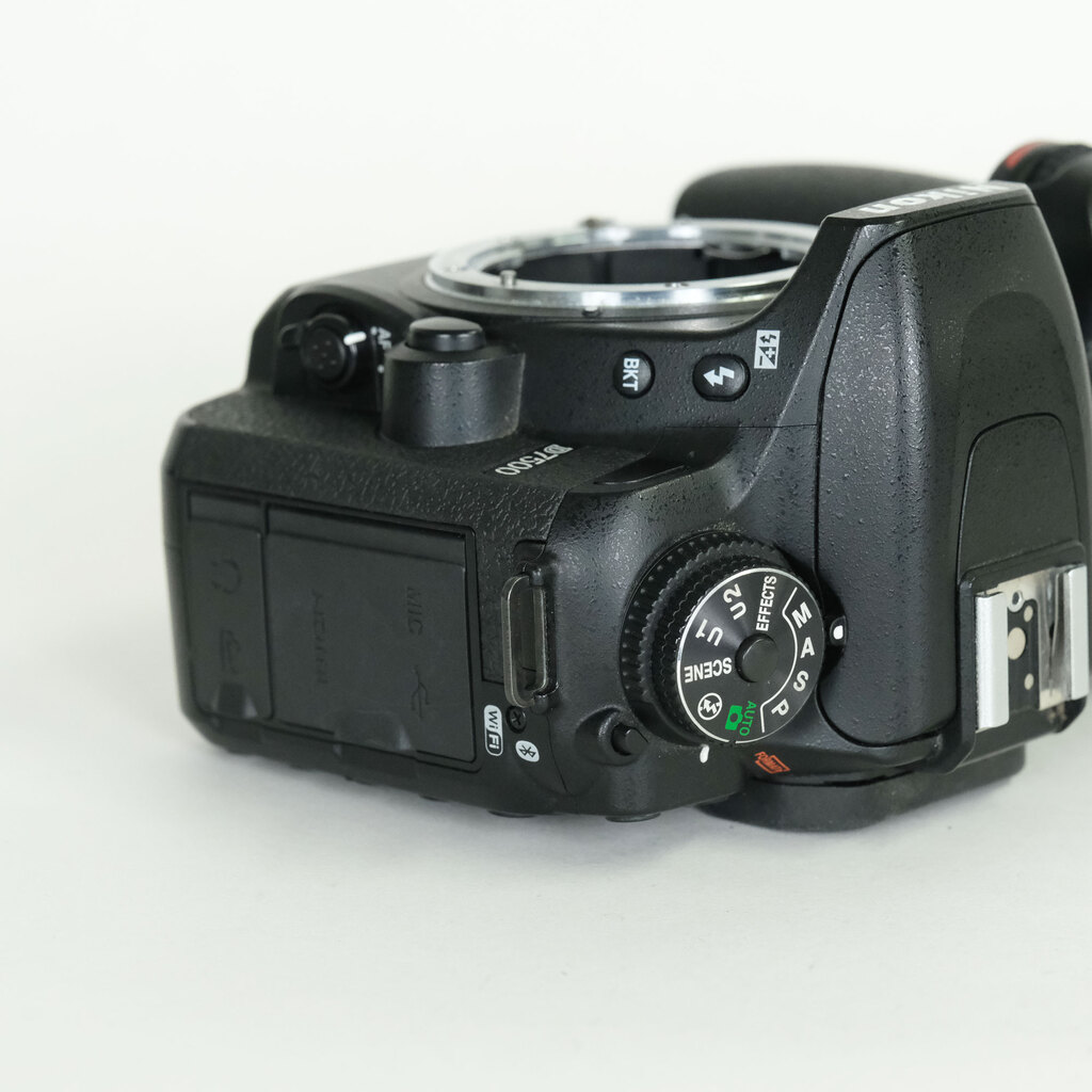 Nikon D7500