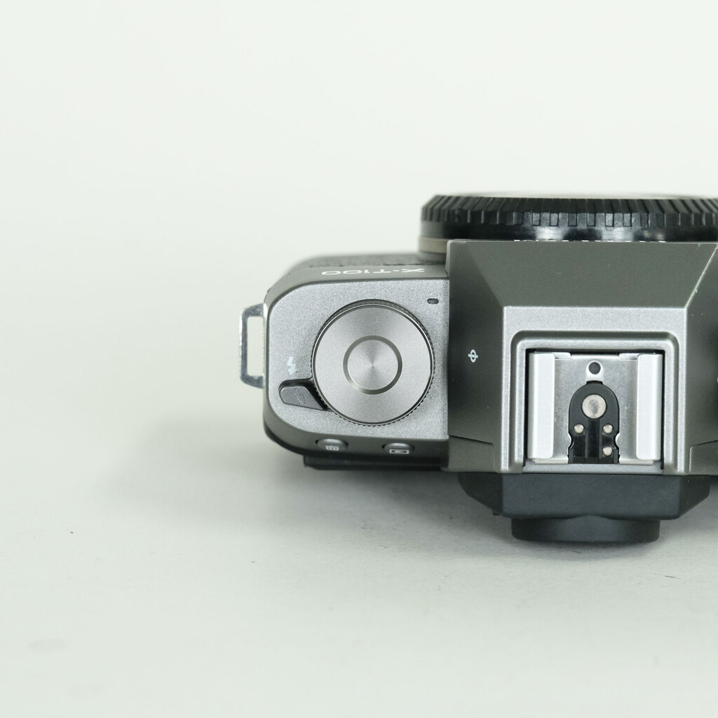 FUJIFILM X-T100