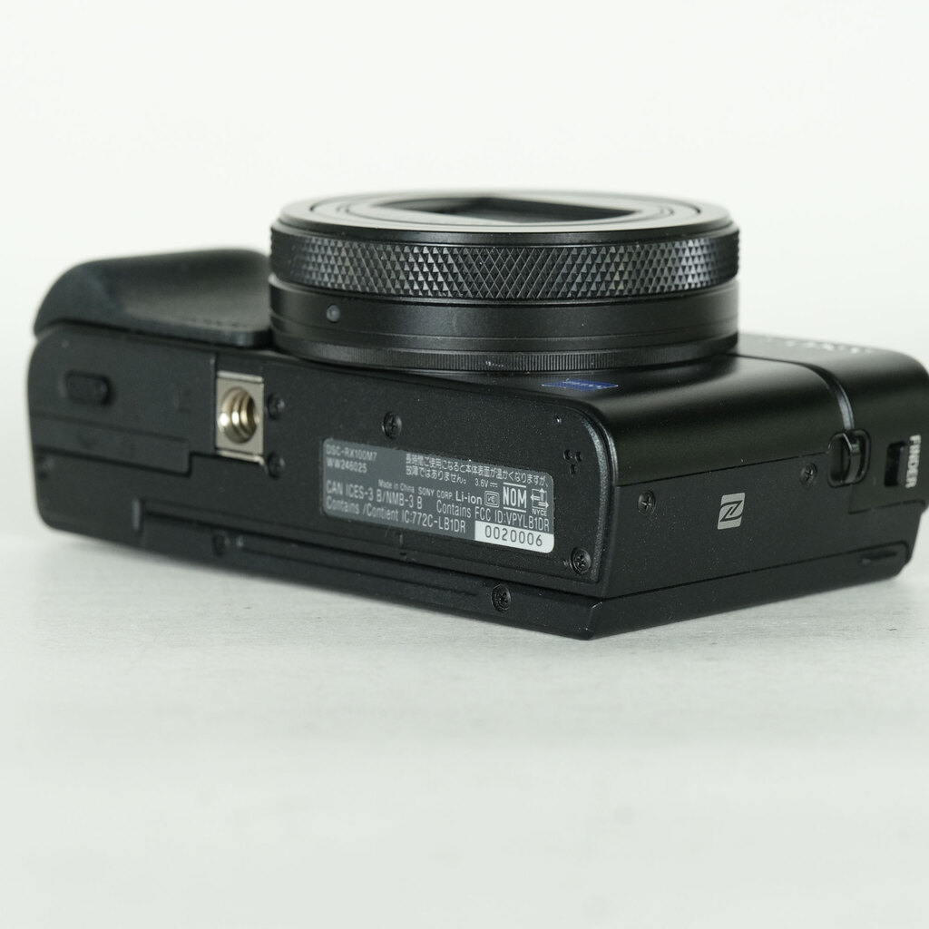 SONY Cyber-shot DSC-RX100M7 SONY Cyber-shot DSC-RX100M7