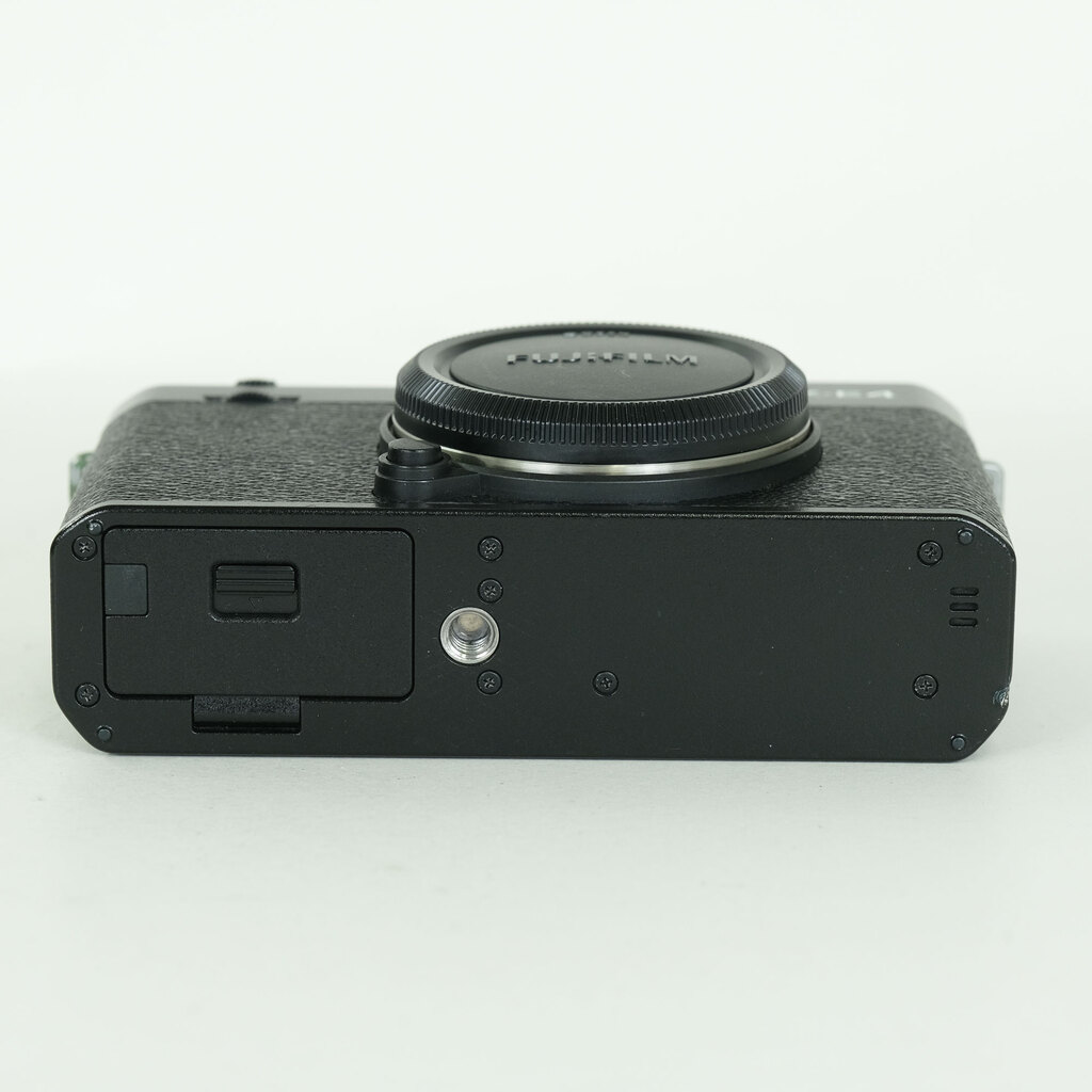 FUJIFILM X-E4