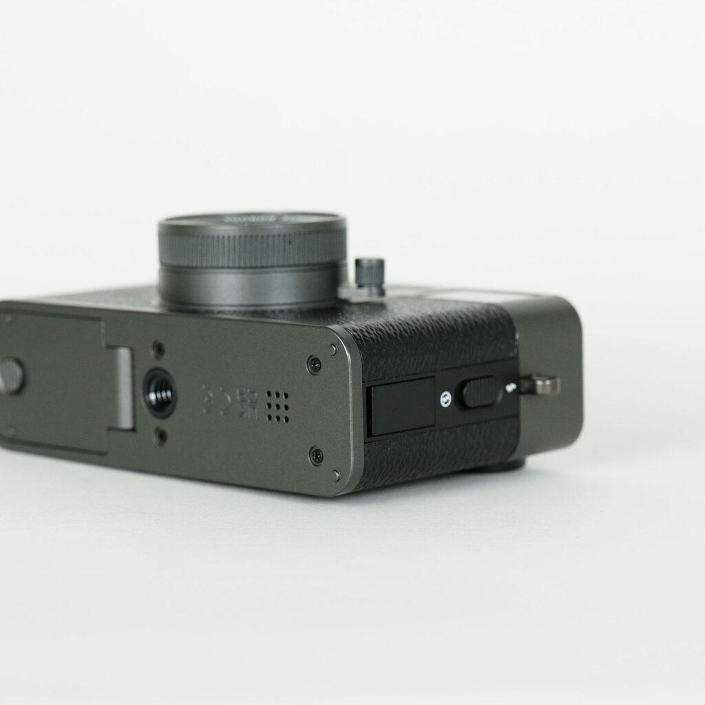 FUJIFILM X half X-HF1