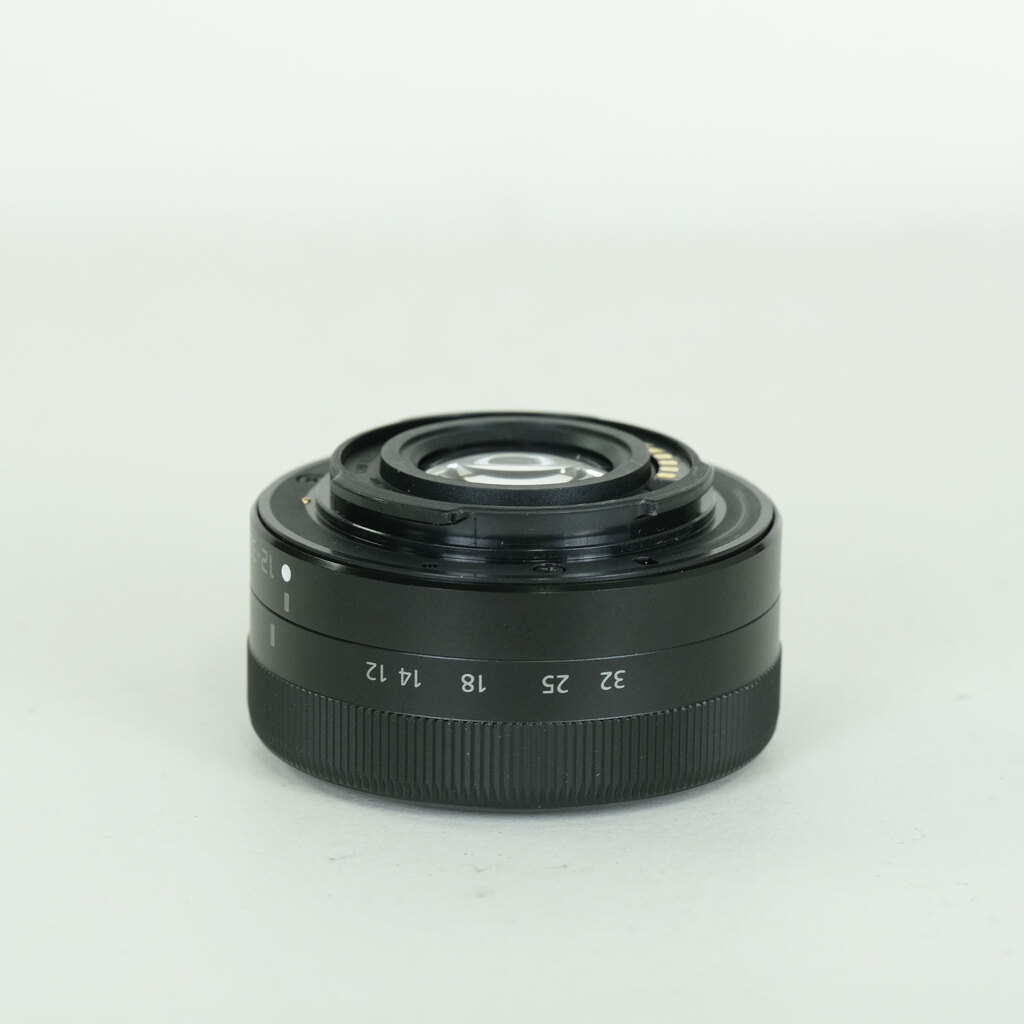 Panasonic LUMIX G VARIO 12-32mm / F3.5-5.6 ASPH. / MEGA O.I.S. Panasonic LUMIX G VARIO 12-32mm / F3.5-5.6 ASPH. / MEGA O.I.S.
