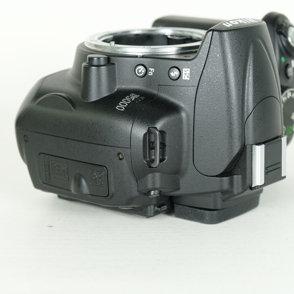 Nikon D5000 ボディ