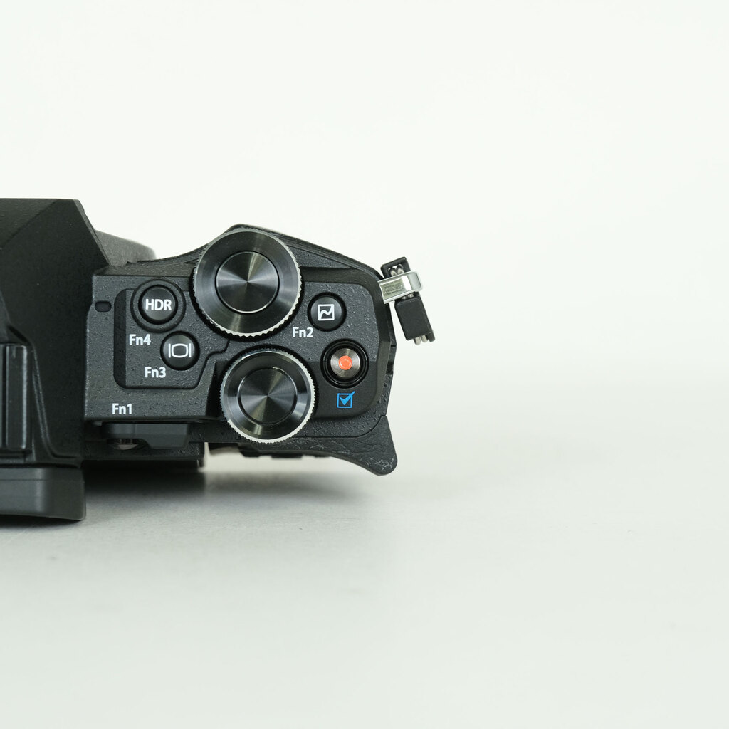 OLYMPUS OM-D E-M5 Mark II