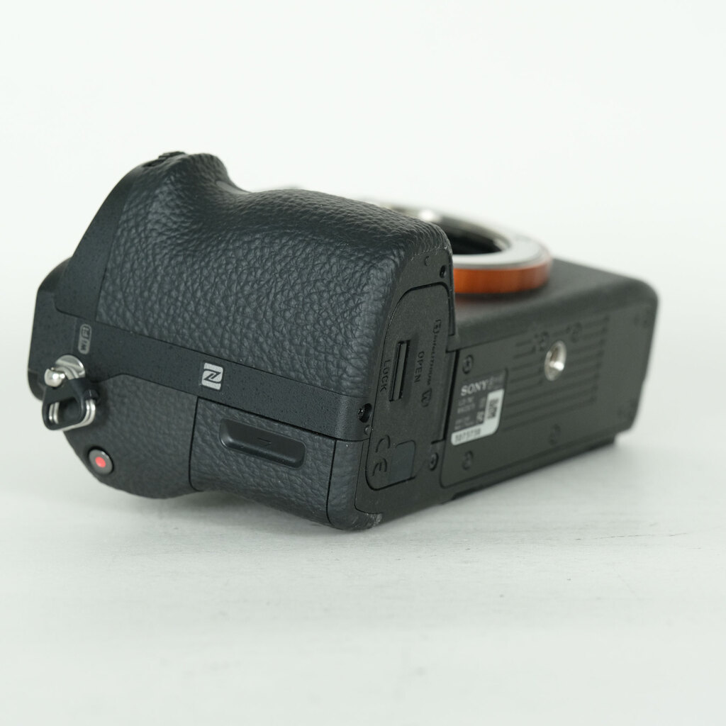 SONY α7 II（ILCE-7M2）の出品 | ONE SCENE（ワンシーン）