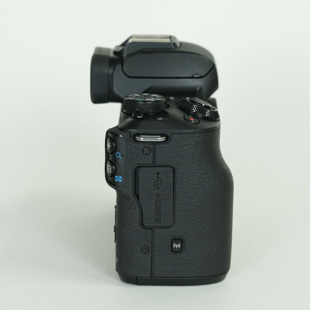 Canon EOS Kiss M Canon EOS Kiss M