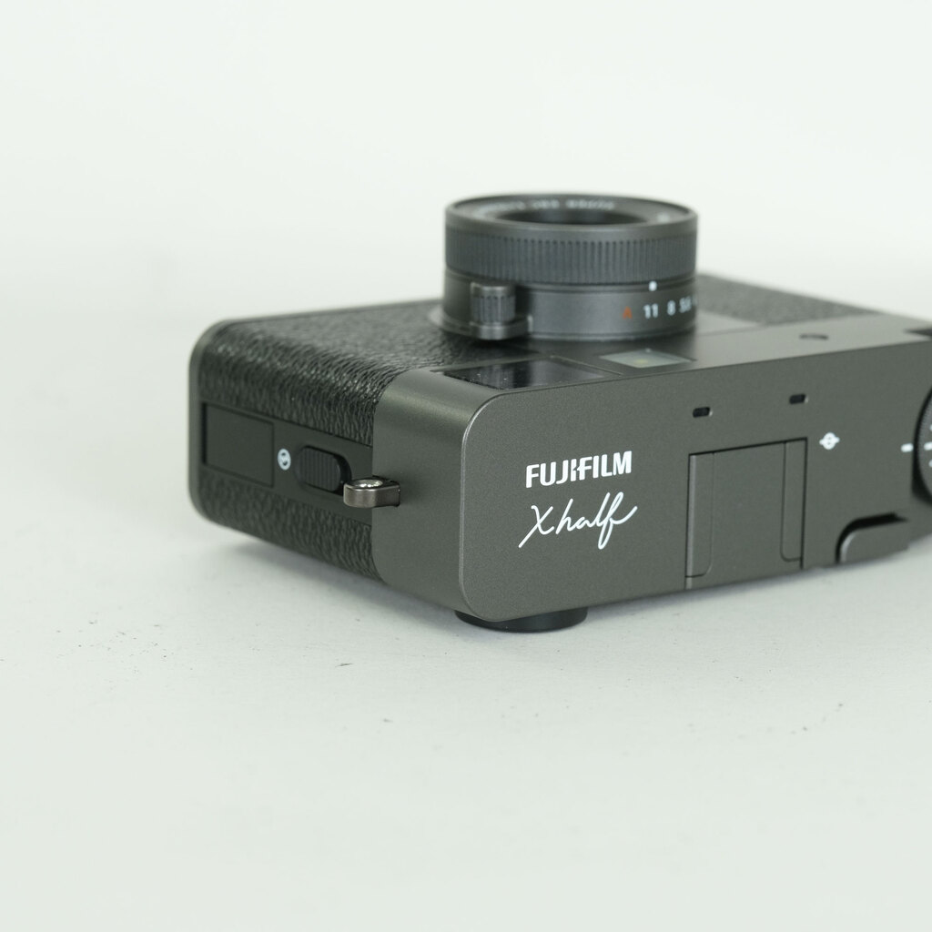FUJIFILM X half X-HF1