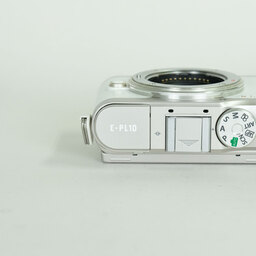 OLYMPUS PEN E-PL10