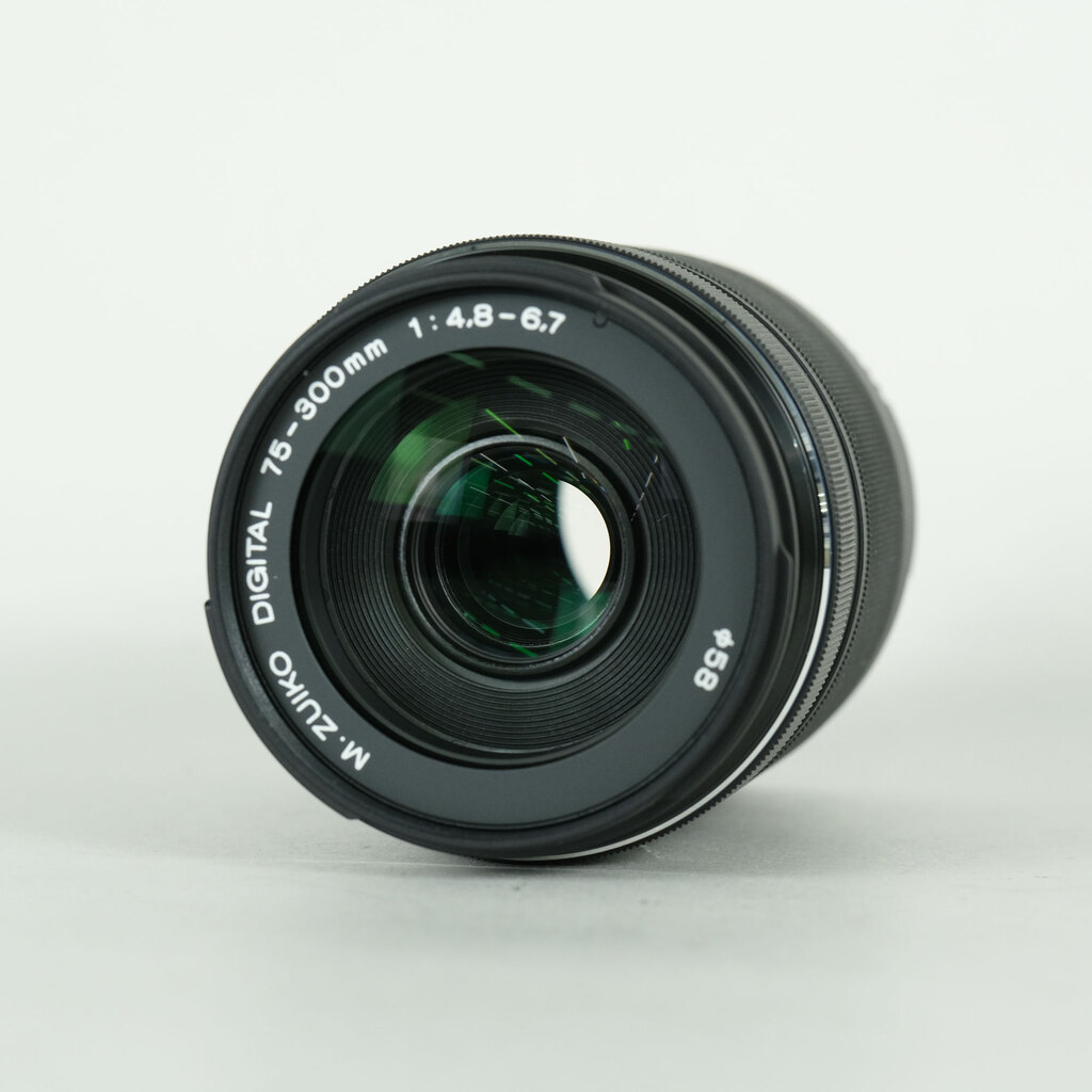 OM SYSTEM M.ZUIKO DIGITAL 75-300mm　フード付き OM SYSTEM M.ZUIKO DIGITAL ED 75-300mm F4.8-6.7 II の出品 | ONE