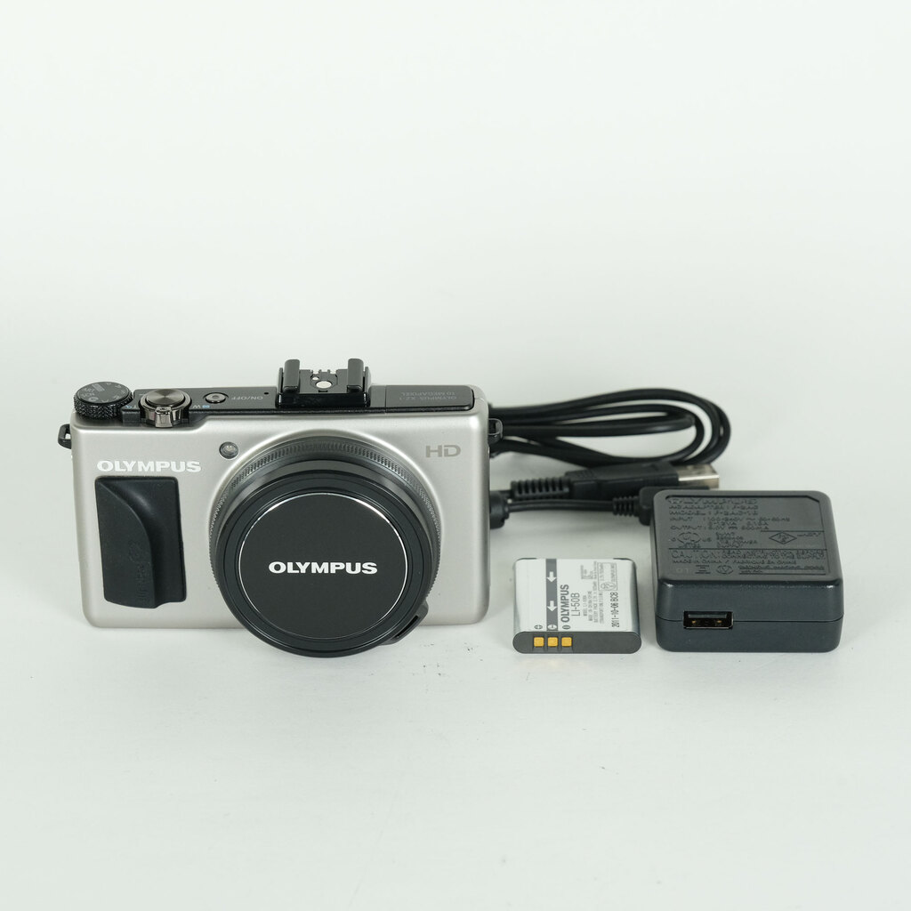 OLYMPUS XZ-1 チタニウムシルバー プレミアムキットの出品 | ONE SCENE