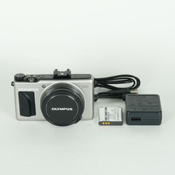 OLYMPUS XZ-1 チタニウムシルバー プレミアムキット OLYMPUS XZ-1 チタニウムシルバー プレミアムキット