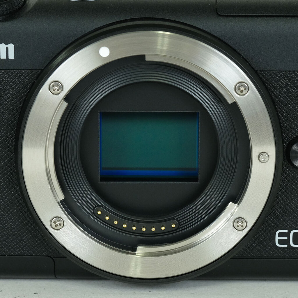 Canon EOS M200