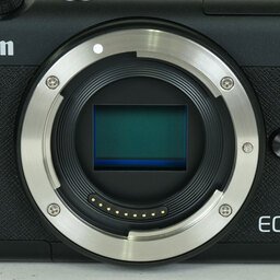 Canon EOS M200