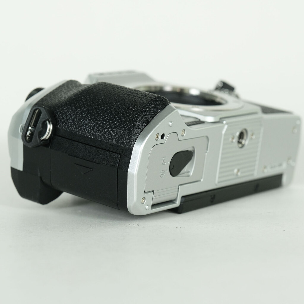 OM SYSTEM OM-5 Mark II ボディ シルバーの出品 | ONE SCENE（ワンシーン）