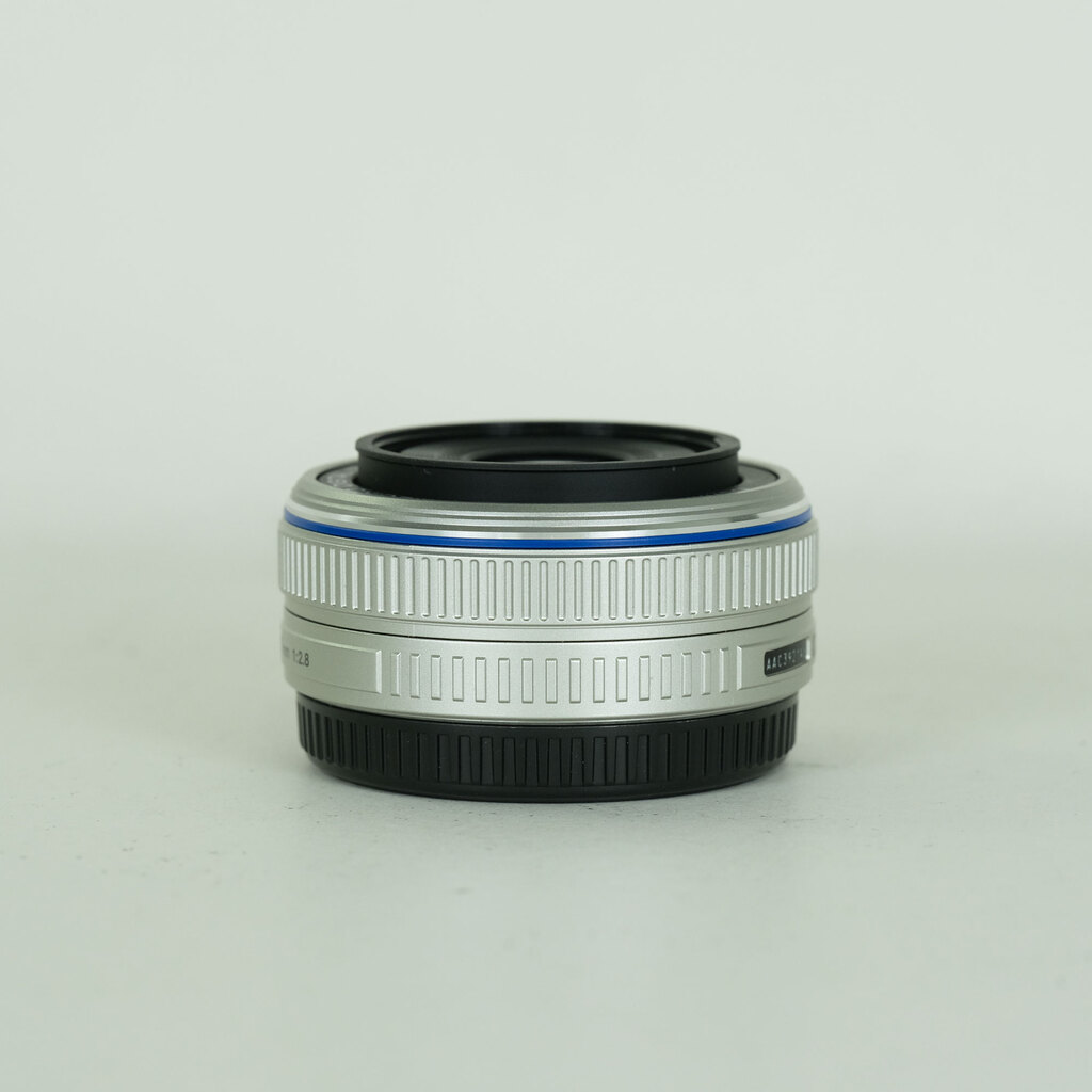 OLYMPUS M.ZUIKO DIGITAL 17mm F2.8 シルバー