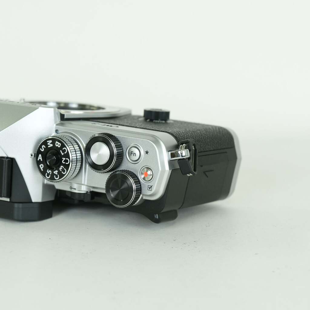 OM SYSTEM OM-3