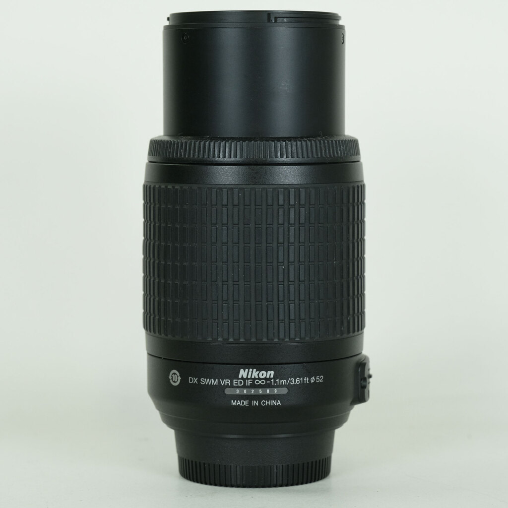 Nikon AF-S DX VR Zoom-Nikkor 55-200mm F4-5.6G IF-ED Nikon AF-S DX VR Zoom-Nikkor 55-200mm F4-5.6G IF-ED