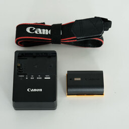 Canon EOS R6 Canon EOS R6