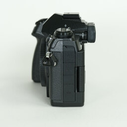 OLYMPUS OM-D E-M1 Mark II