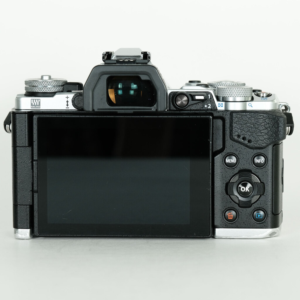 OLYMPUS OM-D E-M5 Mark II