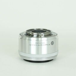 Nikon 1 NIKKOR 18.5/1.8 シルバー