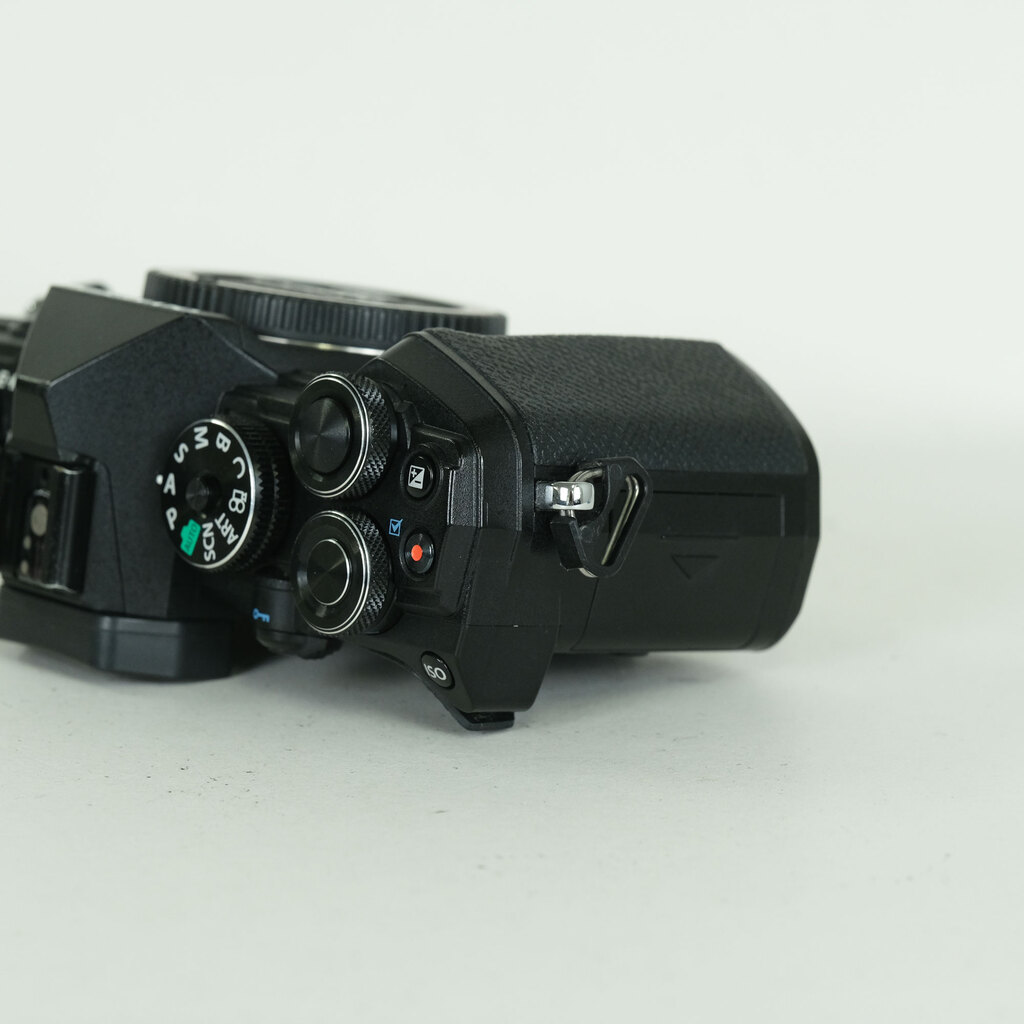 OLYMPUS OM-D E-M5 Mark III