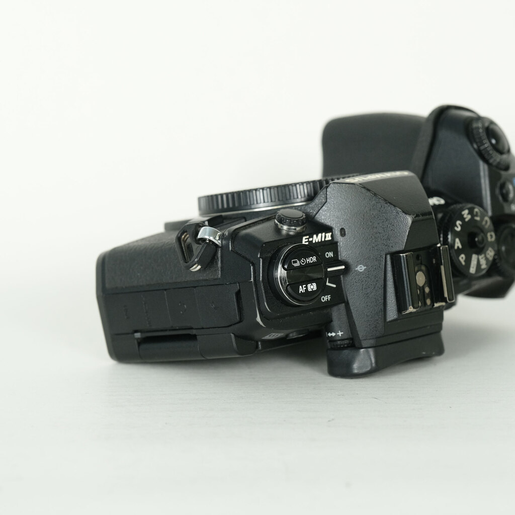OLYMPUS OM-D E-M1 Mark II