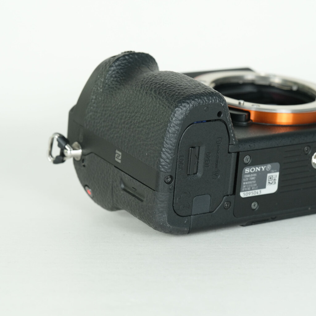 SONY α7S II（ILCE-7SM2）の出品 | ONE SCENE（ワンシーン）
