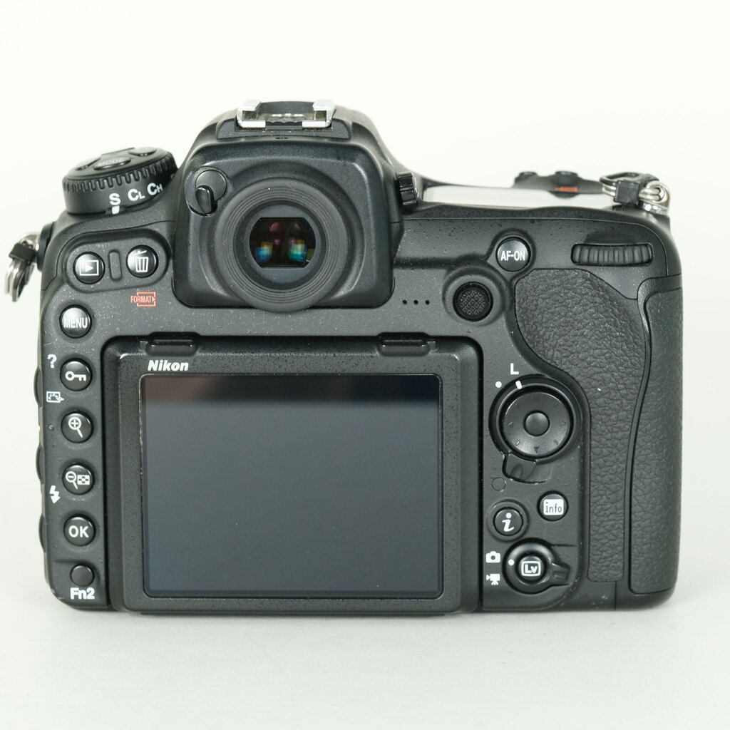 Nikon D500 [�{�f�B]