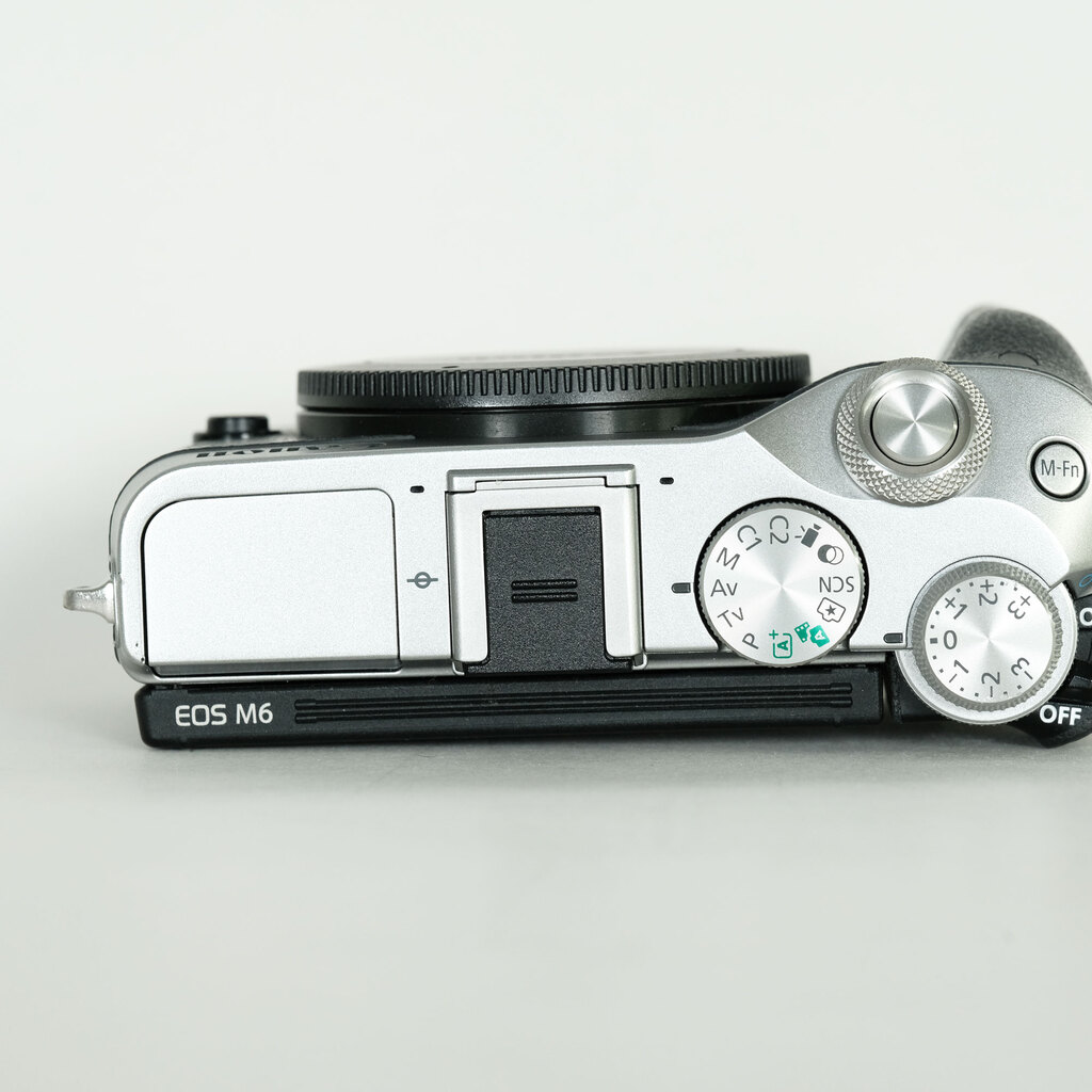 Canon EOS M6 Canon EOS M6