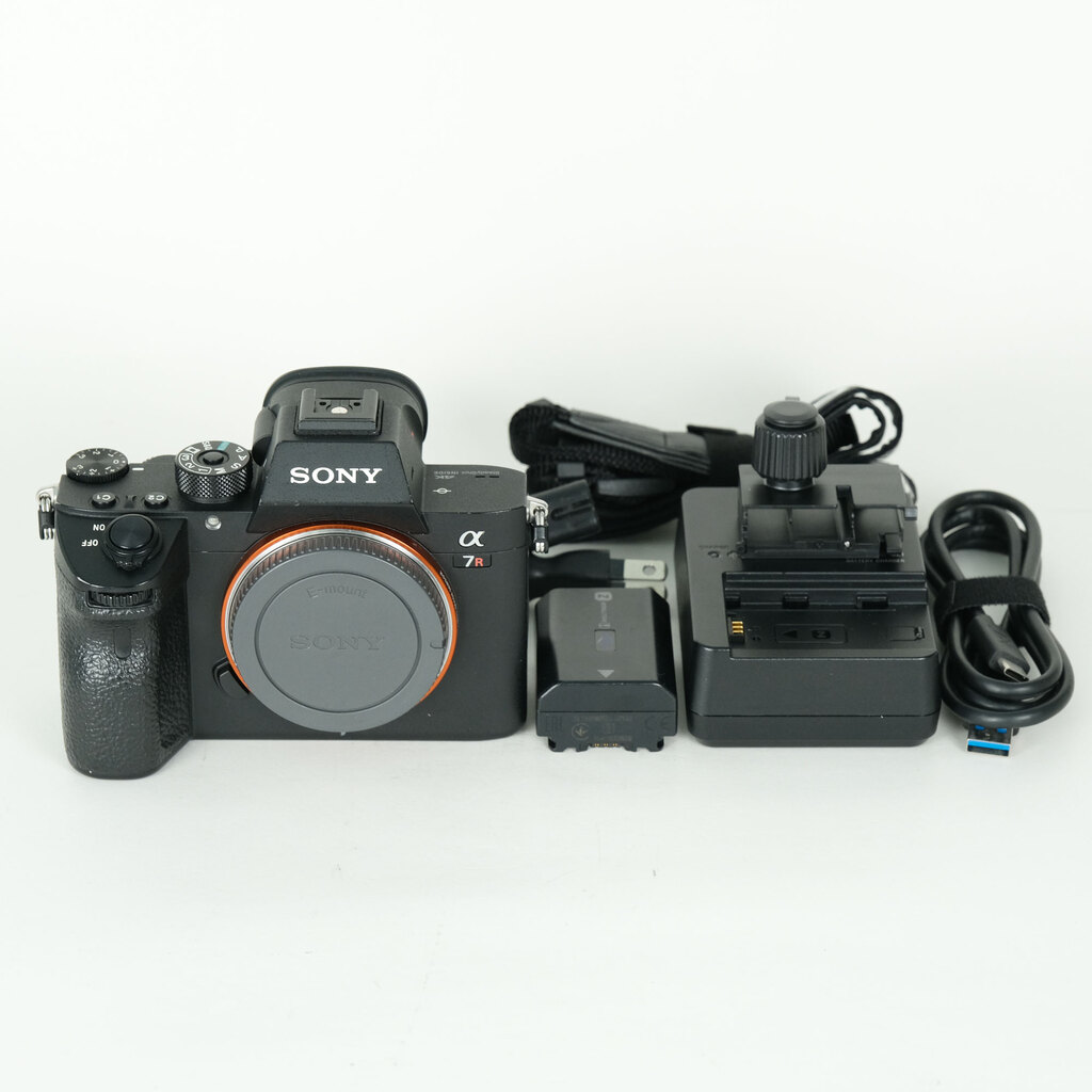 SONY α7R III（ILCE-7RM3）の出品 | ONE SCENE（ワンシーン）