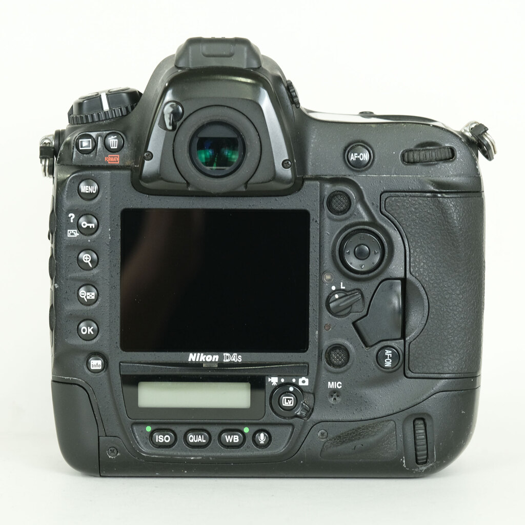 Nikon D4Sの出品 | ONE SCENE（ワンシーン）