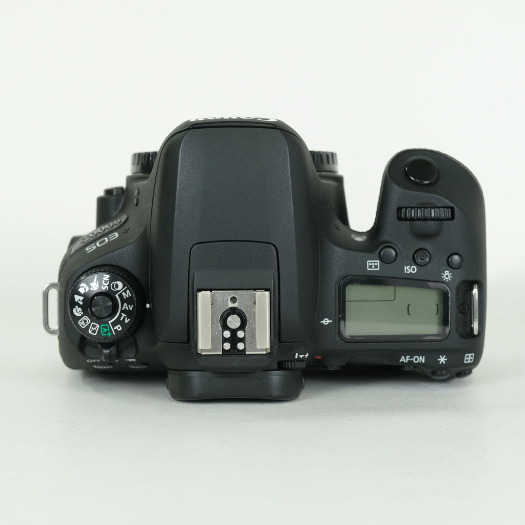 Canon EOS 9000D