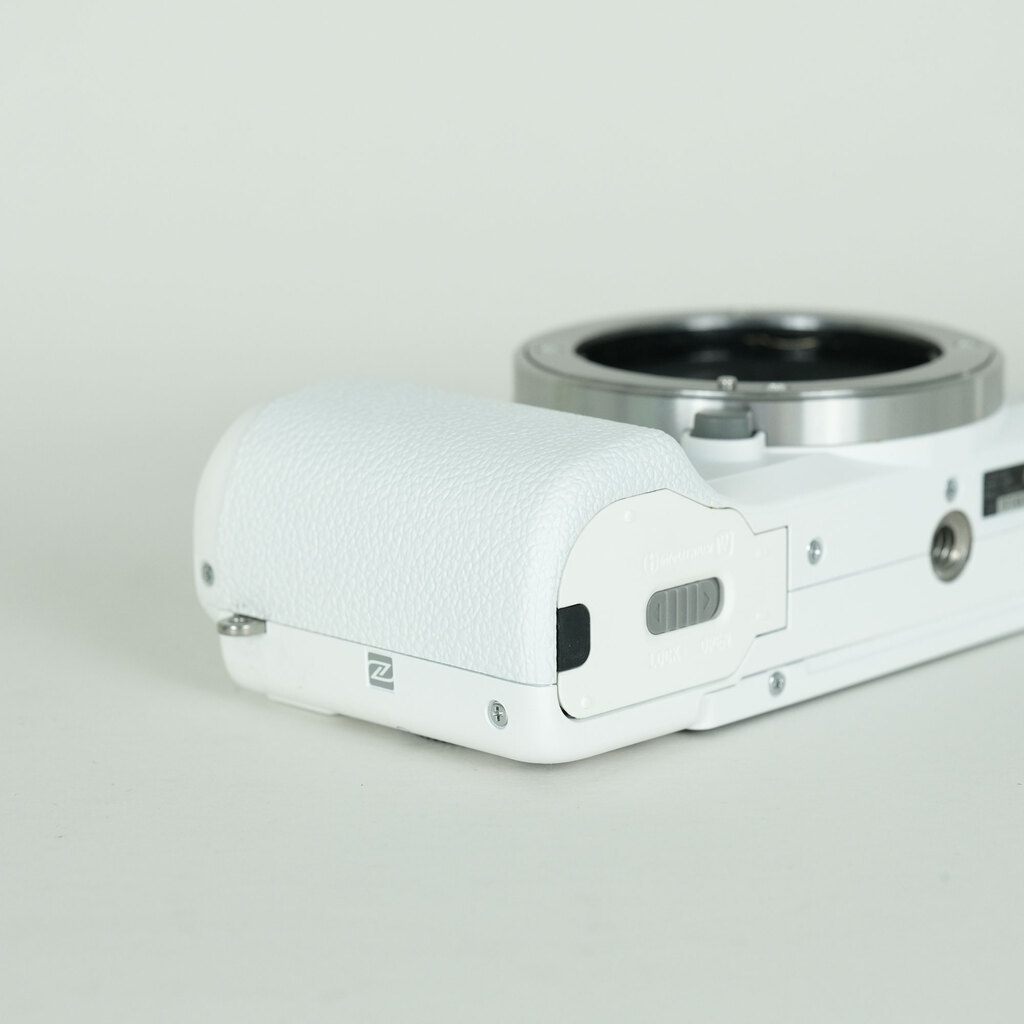 SONY α5100 ILCE-5100 ホワイトの出品 | ONE SCENE（ワンシーン）