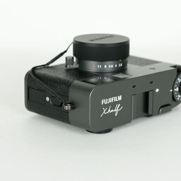 FUJIFILM X half X-HF1