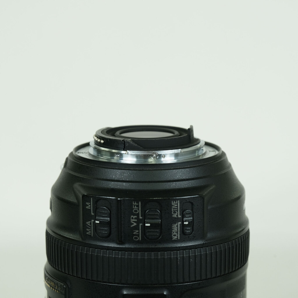 Nikon AF-S DX NIKKOR 18-300mm F3.5-5.6G ED VR