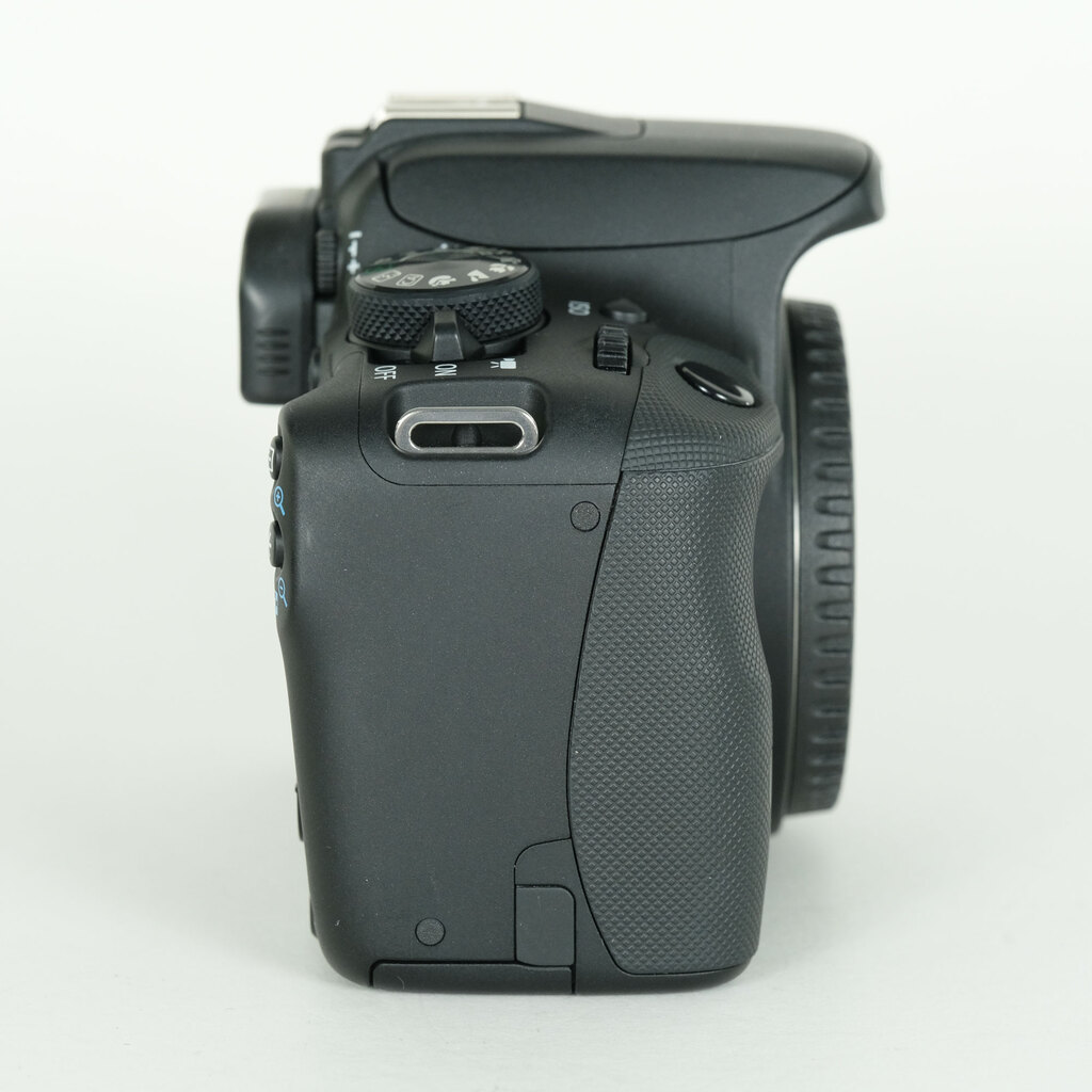 Canon EOS Kiss X7