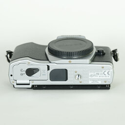 OLYMPUS OM-D E-M5 ボディ シルバー