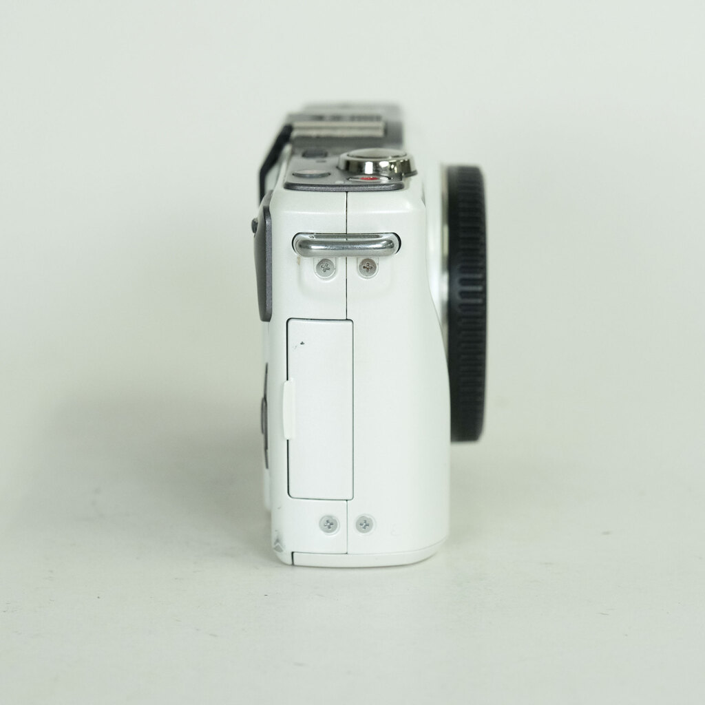 Panasonic LUMIX DMC-GF2-K ボディ ホワイト