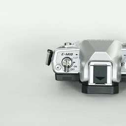 OLYMPUS OM-D E-M10 Mark IV